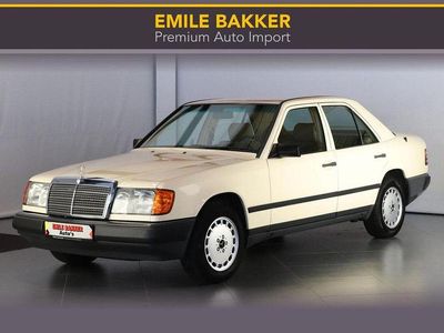 Gelb Gebraucht 1986 Mercedes E230 Limousine | 16.950 €