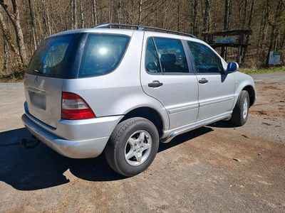 Gebraucht Mercedes ML320 218 PS (160 kW) 1999 Silber SUV