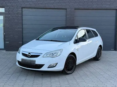 Usado Opel Astra 110 HP (80 kW) 2012 Branco Carrinha