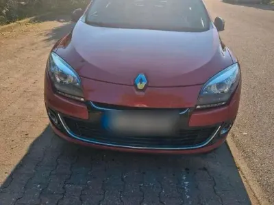 Gebraucht Renault Mégane GrandTour 131 PS (96 kW) 2013 Rot Kombi