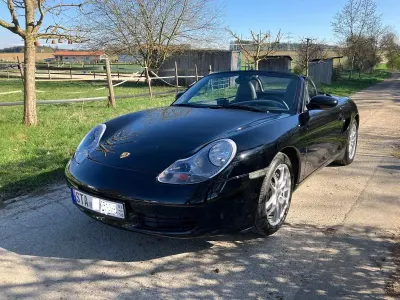 Begagnad Porsche Boxster 220 HK (161 kW) 2000 Svart Cab