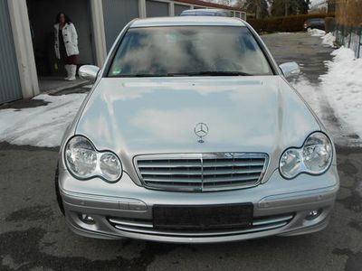 Silber metallic Gebraucht 2006 Mercedes C220 Elegance Limousine | 20.000 €