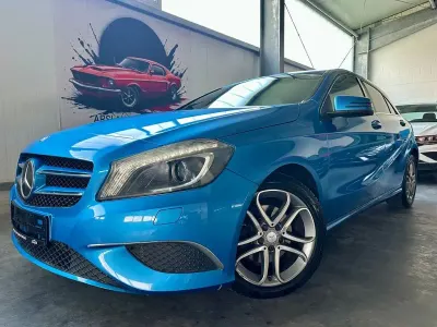Gebraucht Mercedes A180 122 PS (89 kW) 2012 Blau Kleinwagen