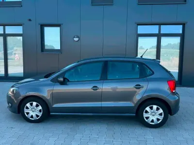 Gebraucht VW Polo 60 PS (44 kW) 2010 Grau Kleinwagen