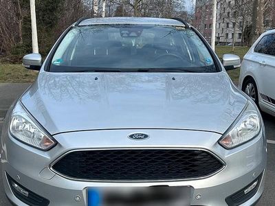 Gebraucht Ford Focus 105 PS (77 kW) 2016 Grau Kombi