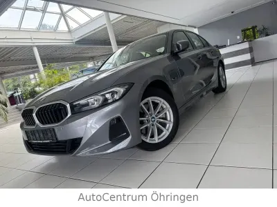 Gebraucht BMW 330 Sport Line 184 PS (135 kW) 2023 Grau Limousine