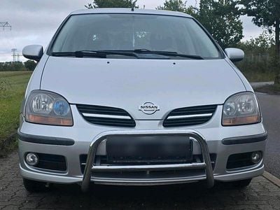 Nissan Almera Tino