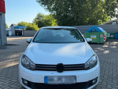 Gebraucht VW Golf VI 122 PS (89 kW) 2009 Weiß Kleinwagen
