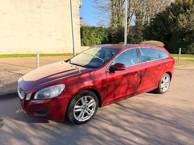 Second-hand Volvo V60 Momentum 163 CP (119 kW) 2011 Roșu Break