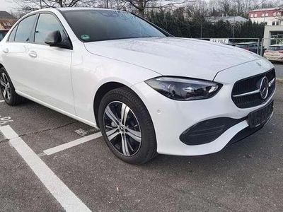 Gebraucht Mercedes C300e 204 PS (150 kW) 2023 Opalithweiss  metalliclack Limousine