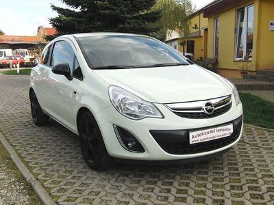 Grün Gebraucht 2013 Opel Corsa Limousine | 4.500 € (Fairer Preis)