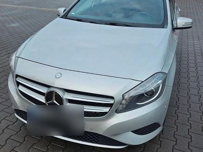 Gebraucht Mercedes A200 Urban 156 PS (114 kW) 2014 Silber Kleinwagen