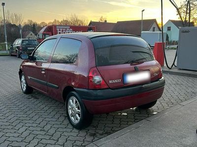 Gebraucht Renault Clio II 97 PS (71 kW) 2001 Rot Kleinwagen