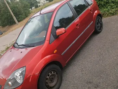 Gebraucht Ford Fiesta 80 PS (58 kW) 2008 Rot Kleinwagen