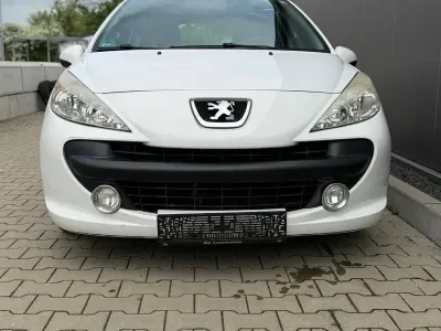 Gebraucht Peugeot 207 95 PS (69 kW) 2009 Weiß Kleinwagen