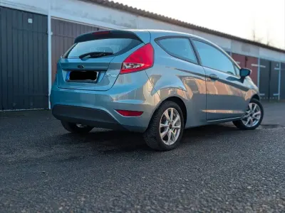 Gebraucht Ford Fiesta Trend 97 PS (71 kW) 2009 Blau Limousine