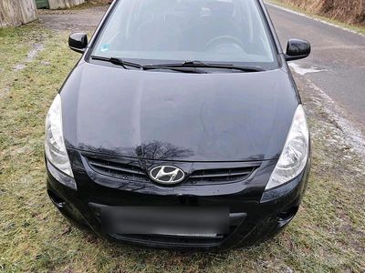 Gebraucht Hyundai i20 78 PS (57 kW) 2012 Schwarz Kleinwagen