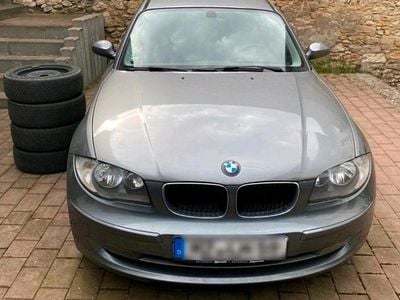 Grau Gebraucht 2008 BMW 118 Kleinwagen | 2.600 € (Guter Preis)