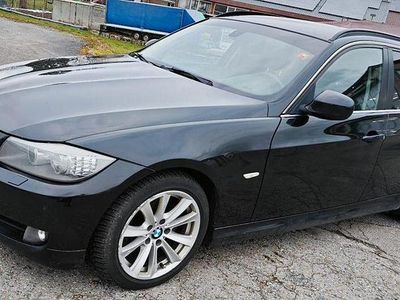Gebraucht BMW 318 Lifestyle 143 PS (105 kW) 2011 Schwarz Kombi
