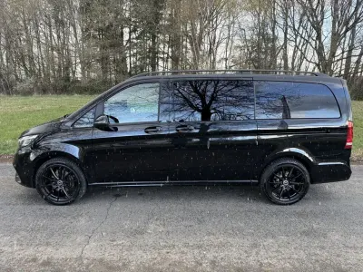 Gebraucht Mercedes V300 Avantgarde Edition 237 PS (174 kW) 2024 Schwarz Van / Kleinbus
