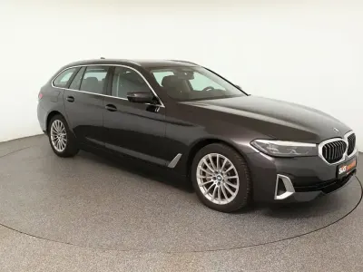 Gebraucht BMW 530 Luxury Line 180 PS (132 kW) 2023 Grau Kombi