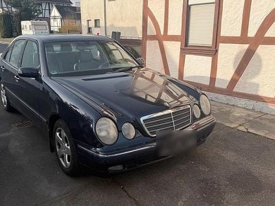 Gebraucht Mercedes E320 197 PS (144 kW) 2001 Blau Limousine