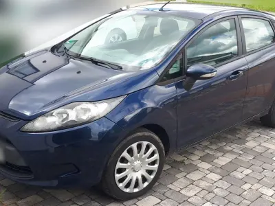 Gebraucht Ford Fiesta 82 PS (60 kW) 2011 Blau Kleinwagen