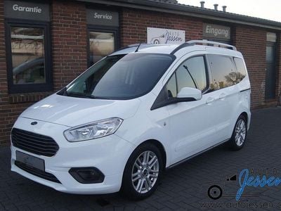 Weiß Gebraucht 2020 Ford Tourneo Courier Titanium Van / Kleinbus | 12.985 € (Fairer Preis)