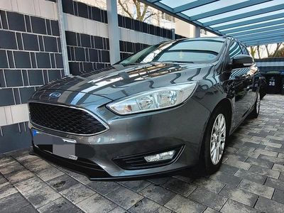 Gebraucht Ford Focus Business Edition 125 PS (91 kW) 2015 Grau Kombi