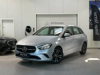Gebraucht Mercedes B180 Progressive 136 PS (100 kW) 2025 Silber Van / Kleinbus