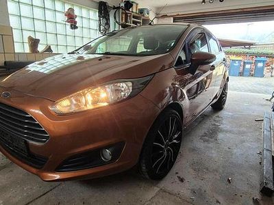 Second-hand Ford Fiesta 82 CP (60 kW) 2014 Maro Hatchback