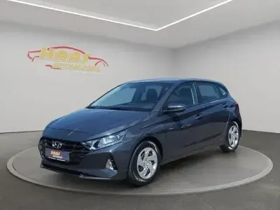 Gebraucht Hyundai i20 Select 84 PS (61 kW) 2022 Grau Kleinwagen