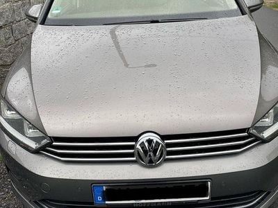 Grau Gebraucht 2015 VW Golf Sportsvan Highline Van / Kleinbus | 9.999 € (Fairer Preis)
