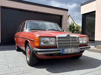 Second-hand Mercedes 200 109 CP (80 kW) 1983 Roșu Berlinǎ