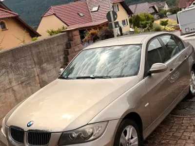 Gebraucht BMW 320 150 PS (110 kW) 2007 Gold Limousine