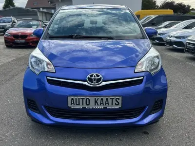 Gebraucht Toyota Verso-S Life 99 PS (72 kW) 2011 Blau Van / Kleinbus