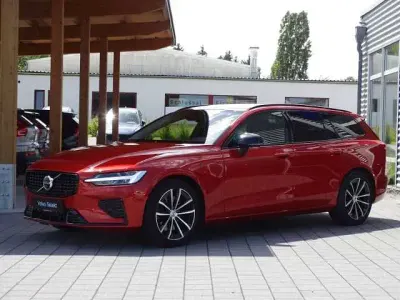 Gebraucht Volvo V60 Plus 335 PS (246 kW) 2024 Fusion red / metallic Kombi
