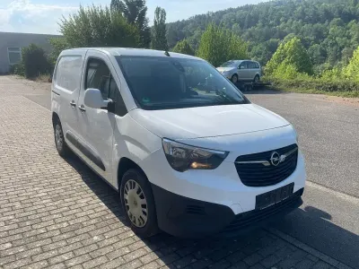 Gebraucht Opel Combo Edition 102 PS (75 kW) 2019 Weiß Van / Kleinbus