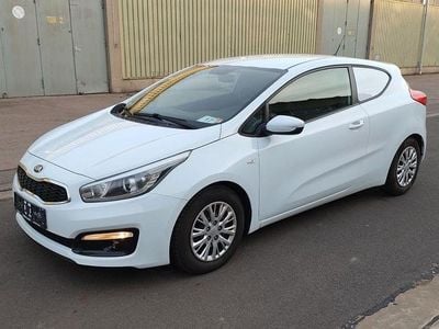 Gebraucht Kia Ceed 90 PS (66 kW) 2015 Weiß Kleinwagen