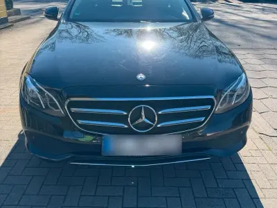 Gebraucht Mercedes E220 194 PS (142 kW) 2016 Schwarz Limousine