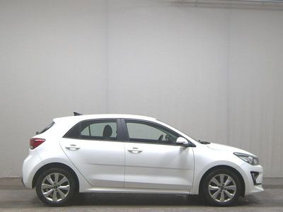 Usado Kia Rio Spirit 120 HP (88 kW) 2022 Branco Sedan