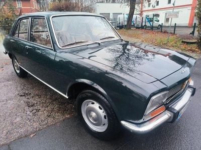 Grün Gebraucht 1971 Peugeot 504 Limousine | 14.990 €