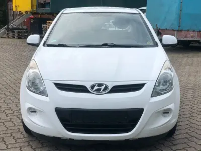 Gebraucht Hyundai i20 Edition+ 77 PS (56 kW) 2011 Weiß Kleinwagen