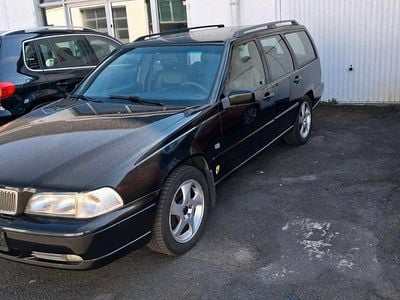 Second-hand Volvo V70 140 CP (102 kW) 2000 Negru Break