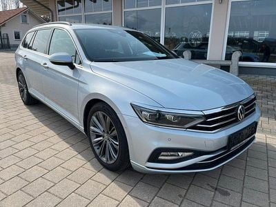 Gebraucht VW Passat R-line 200 PS (147 kW) 2022 Scale silver metallic Kombi