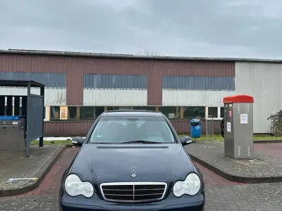 Gebraucht Mercedes C180 129 PS (94 kW) 2001 Blau Limousine