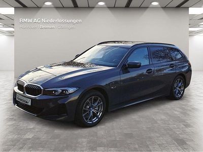 Grau Gebraucht 2022 BMW 320e Sport Line Kombi | 30.802 € (Etwas zu teuer)