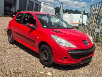 Gebraucht Peugeot 206 60 PS (44 kW) 2012 Rot Kleinwagen