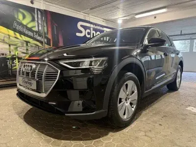 Używany Audi e-tron Comfort 230 kW (313 KM) 2022 Czarny SUV