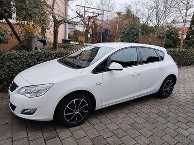 Gebraucht Opel Astra Design Edition 140 PS (102 kW) 2011 Weiß Limousine